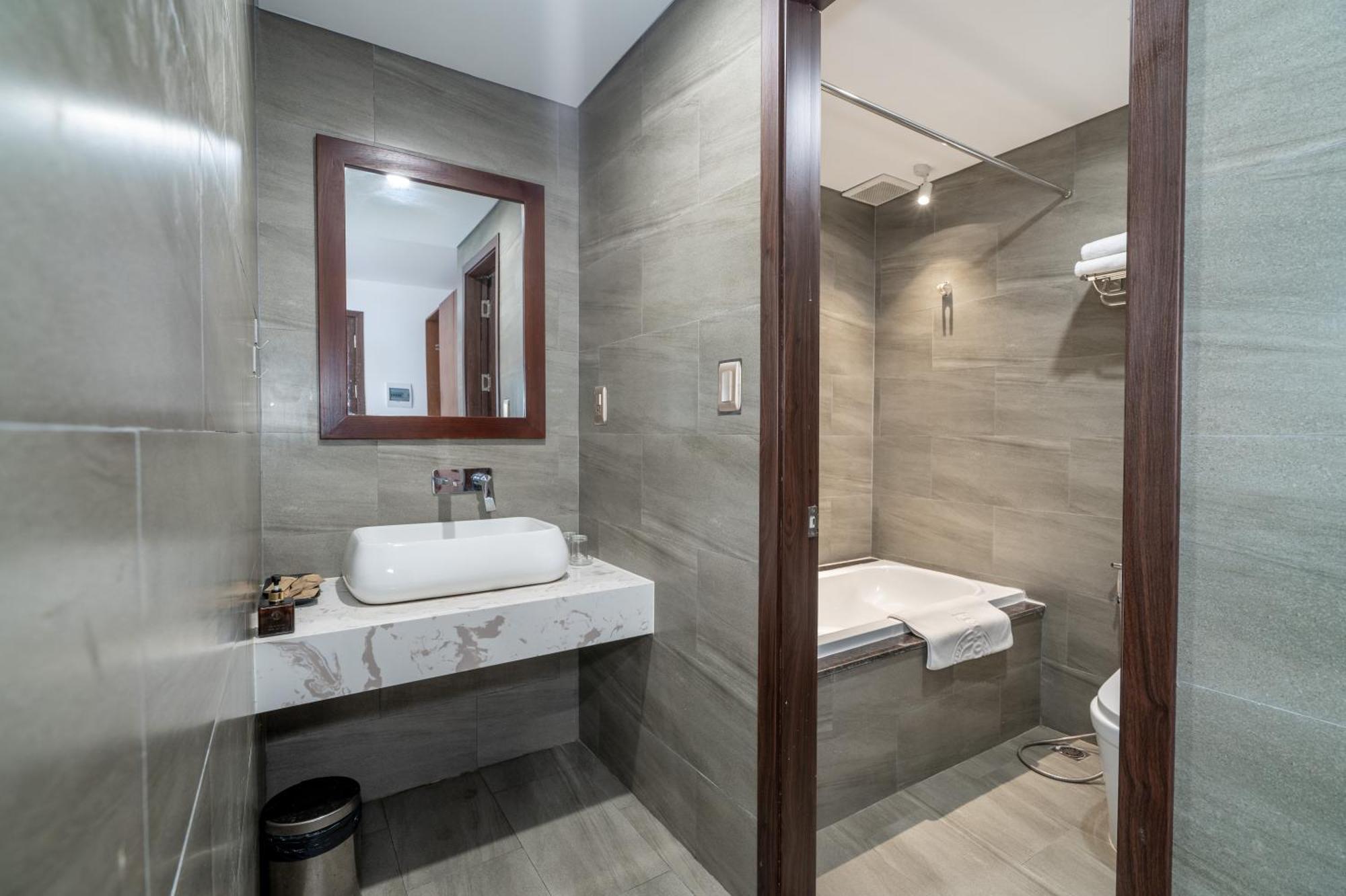 K Hotel Sauna And Massage Дананг Экстерьер фото
